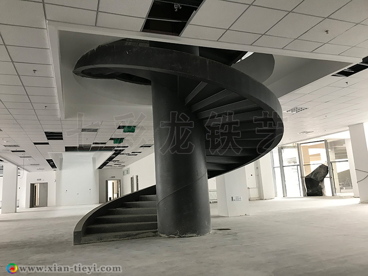 西安工业大学钢构中柱旋转楼梯_1