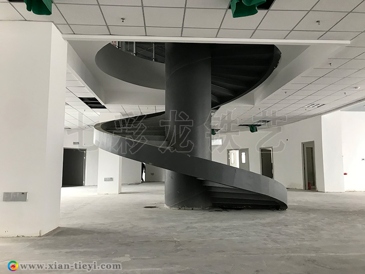 西安工业大学钢构中柱旋转楼梯_3