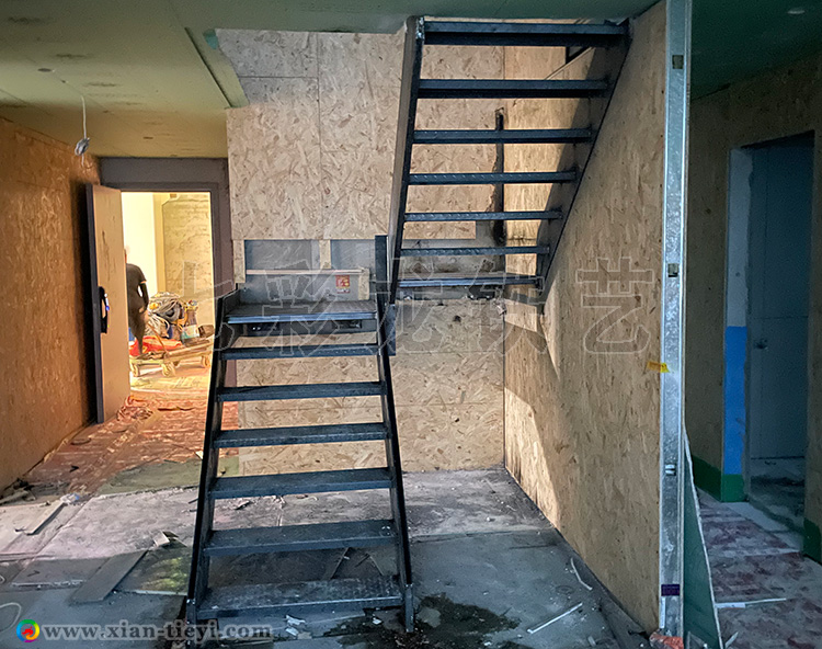 居礼国际广场钢楼梯_5