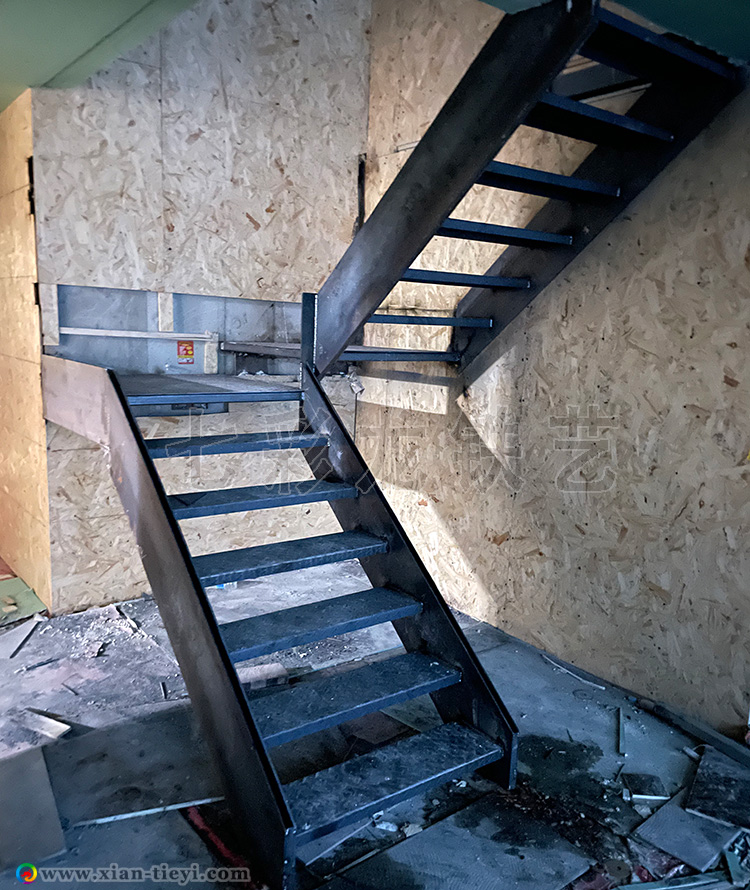 居礼国际广场钢楼梯_6