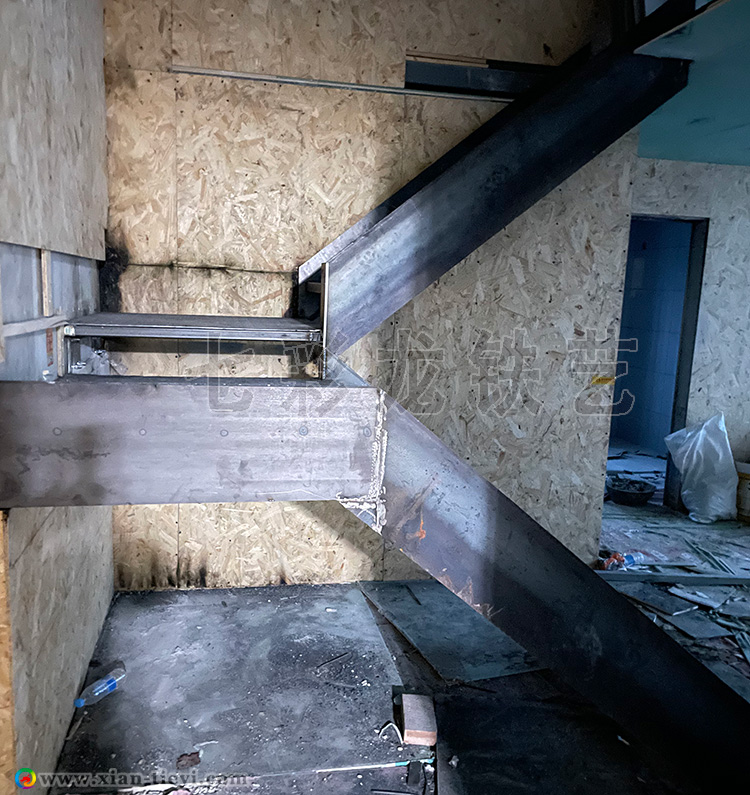 居礼国际广场钢楼梯_7