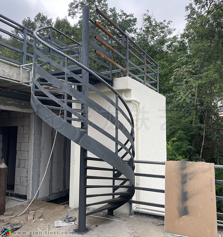 涧山中柱旋转楼梯_2