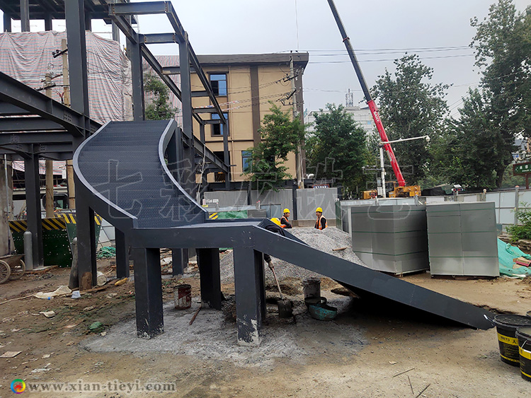 口袋公园旋转楼梯_3