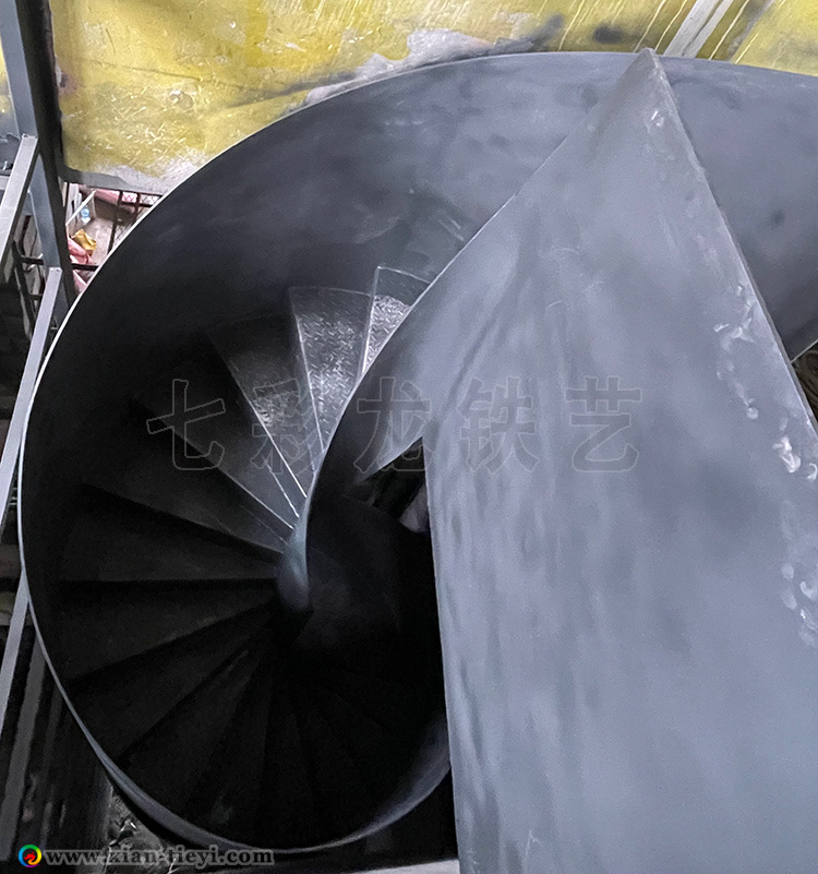 天字壹号高栏板钢构旋梯_2