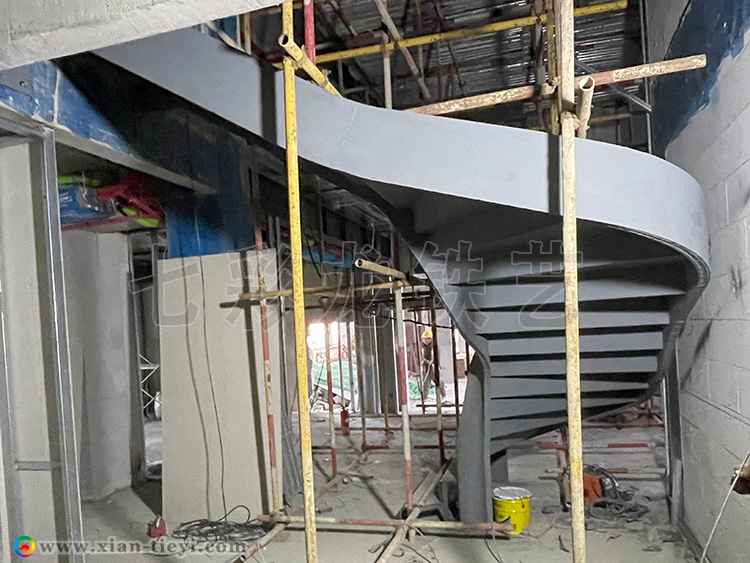 华润玺宸上院样板间钢结构楼梯_1