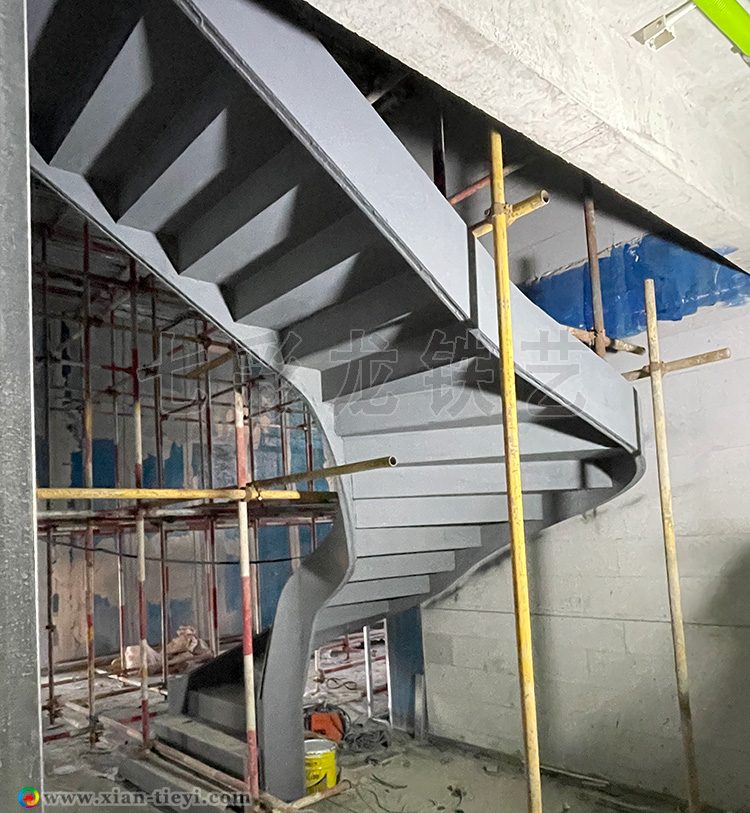 华润玺宸上院样板间钢结构楼梯_2