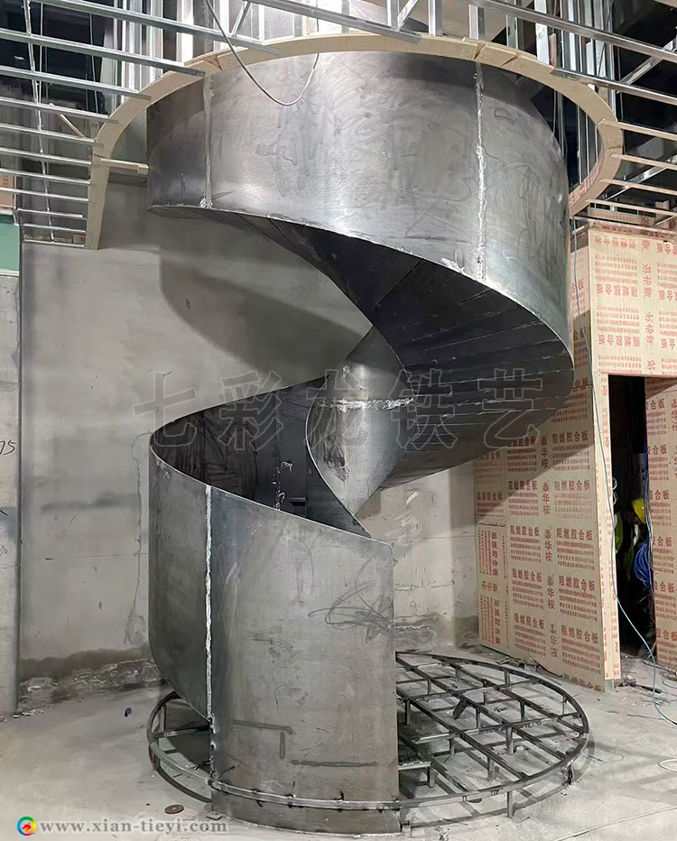 流光里底商旋转楼梯_2