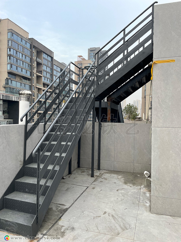 天字壹号露台钢楼梯_1