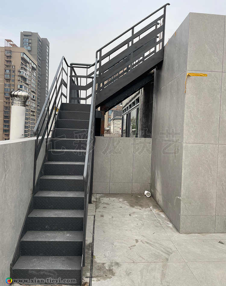 天字壹号露台钢楼梯_4